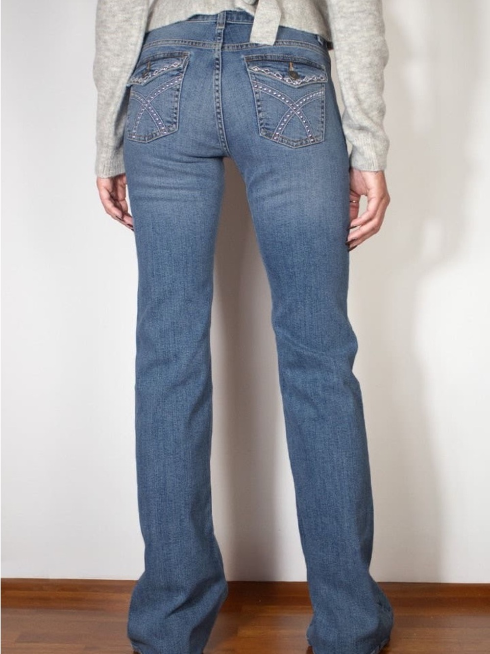 Subdued Low rise Mid-Blue Straight-Leg Women’s Jeans